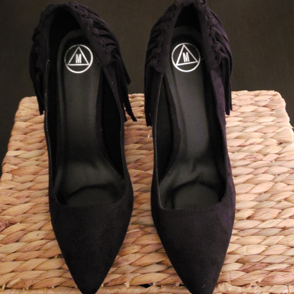 Shoes - Picture 4 of 5